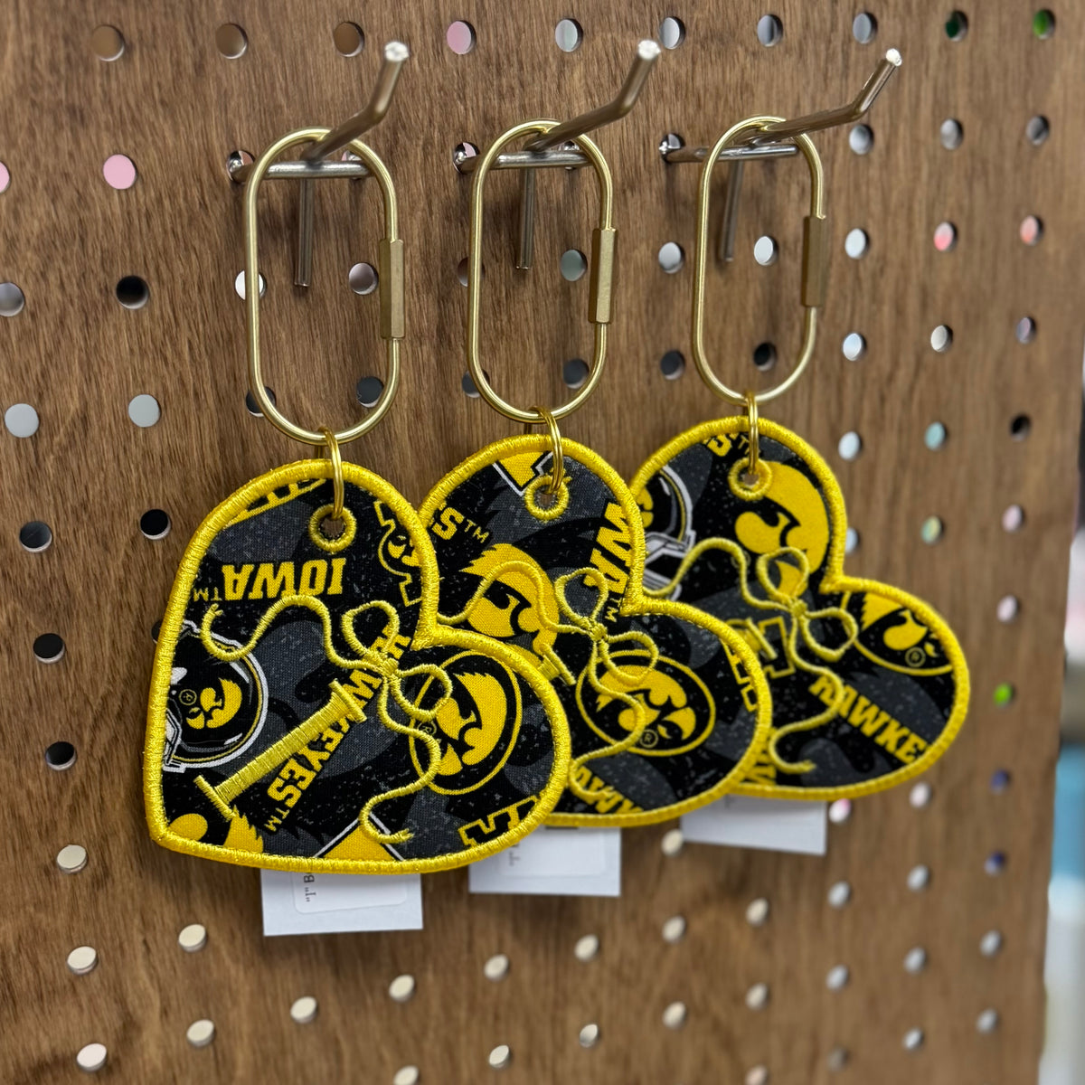 "I" Bow - Embroidered Bag Tag